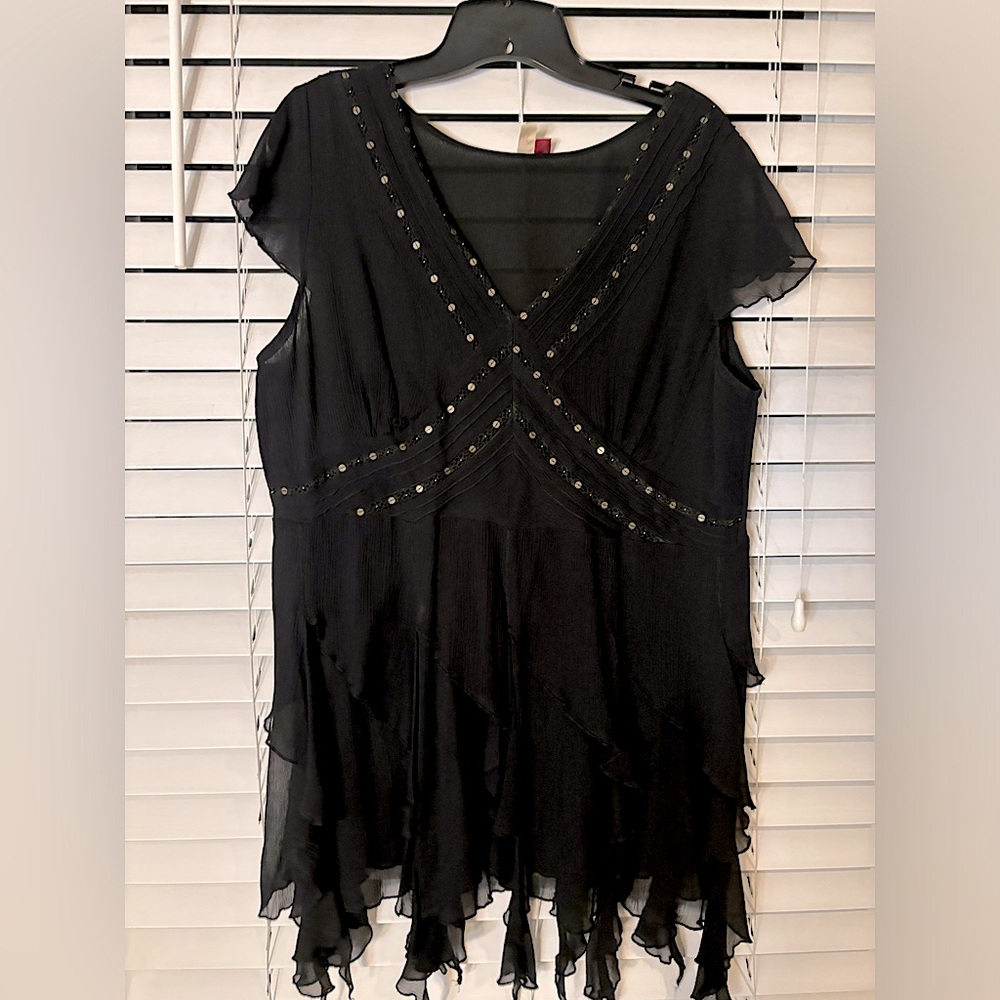 Seven7 + Lane Bryant black blouse w/ shaggy hem and sequins detail sz 14/16